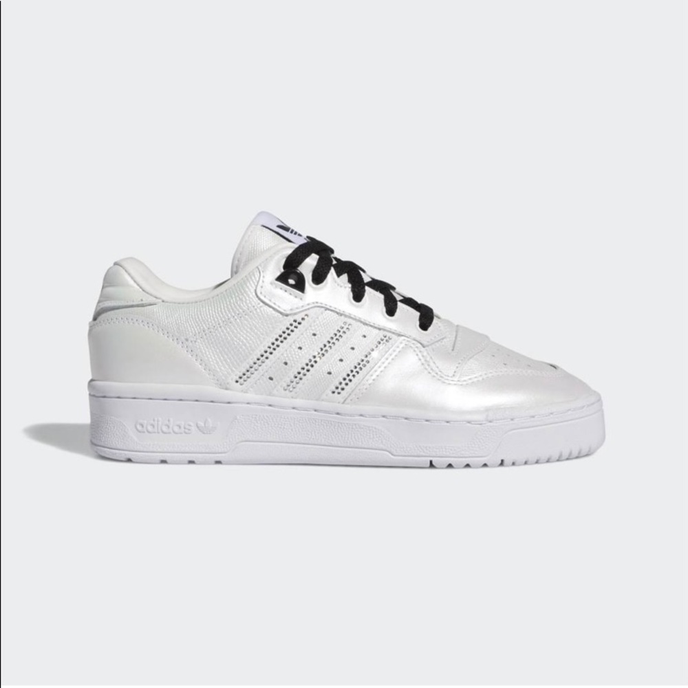 Adidas Rivalry low shoes